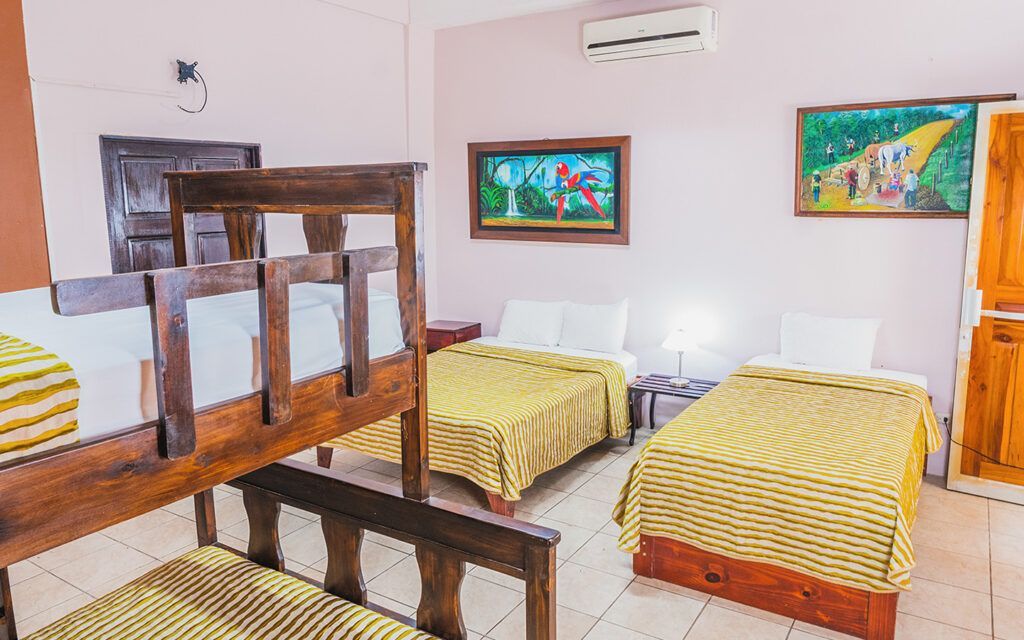 Hotel Las Colinas Habitación compartida